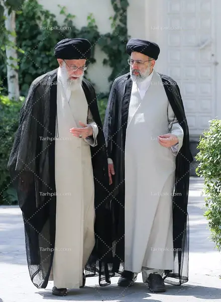 عکس ایستاده از رئیسی