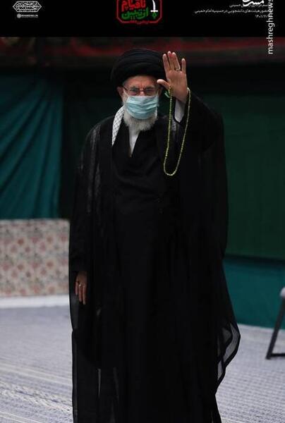 عکس ایستاده امام خامنه ای