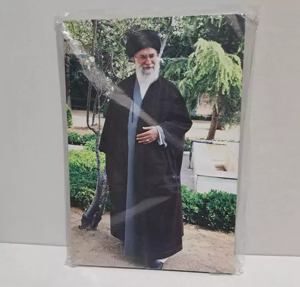 عکس ایستاده امام خامنه ای