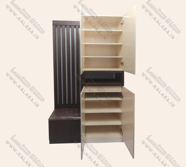 عکس از جاکفشی ایستاده