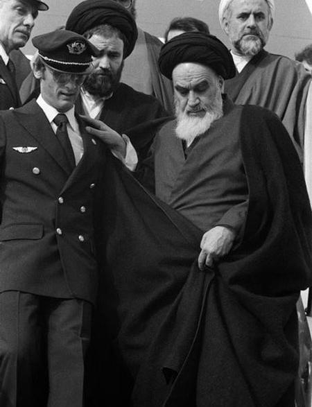 عکس ایستاده از امام خمینی