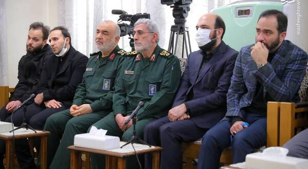 عکس سردار قاآنی با رهبر