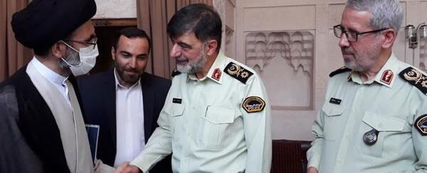 عکس سردار رادان با رهبری