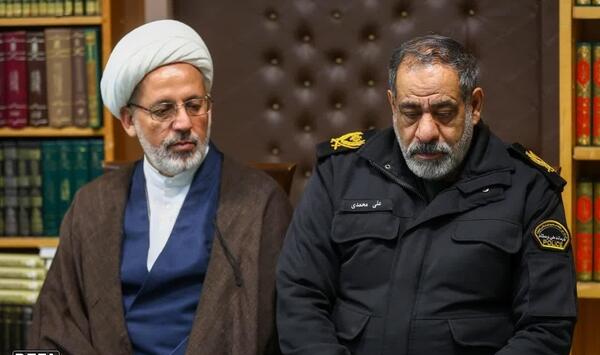 عکس سردار رادان با رهبری