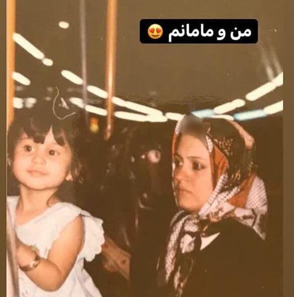 عکس زن هاتف در دلدادگان