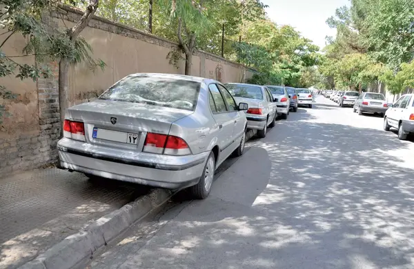 عکس ماشین تو حیاط