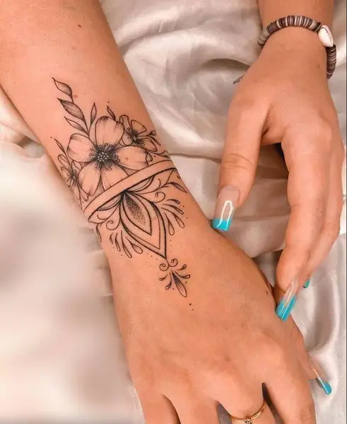عکس تاتو روی دست فیک