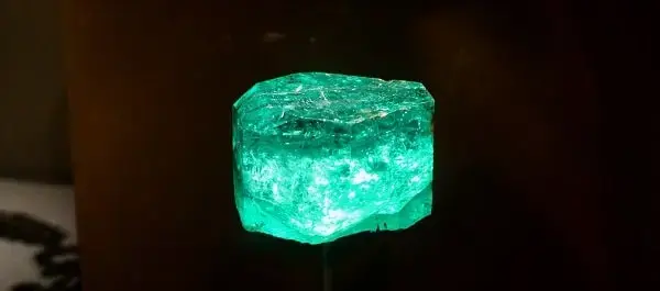 عکس سنگ زمرد واقعی