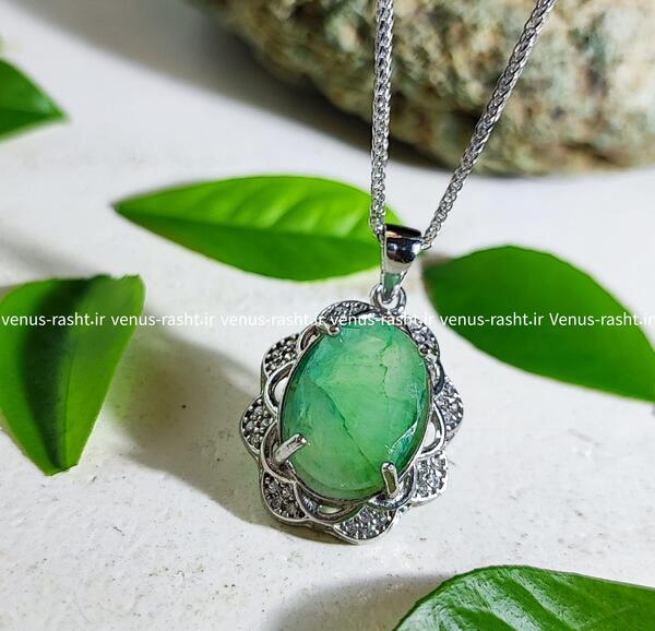 عکس سنگ زمرد واقعی