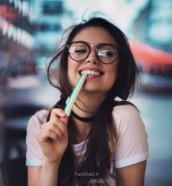 عکس زن خوشحال برای پروفایل
