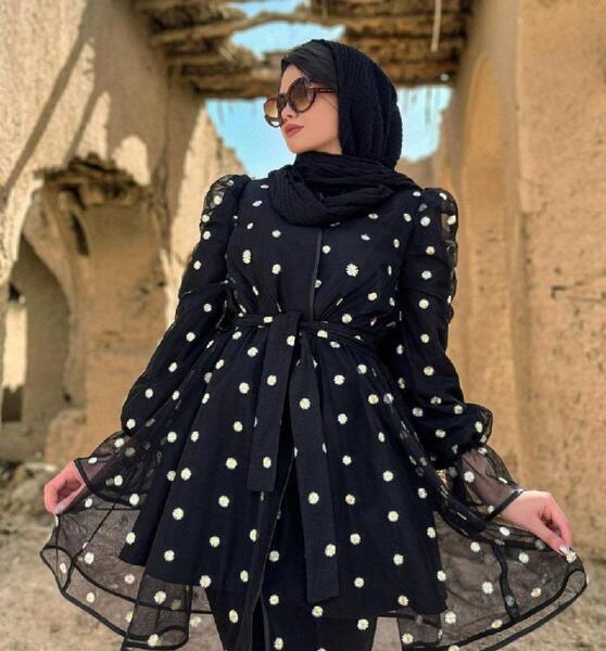 عکس مدل مانتو حریر گلدار بلند مجلسی
