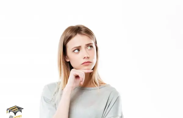 عکس زن در حال تفکر