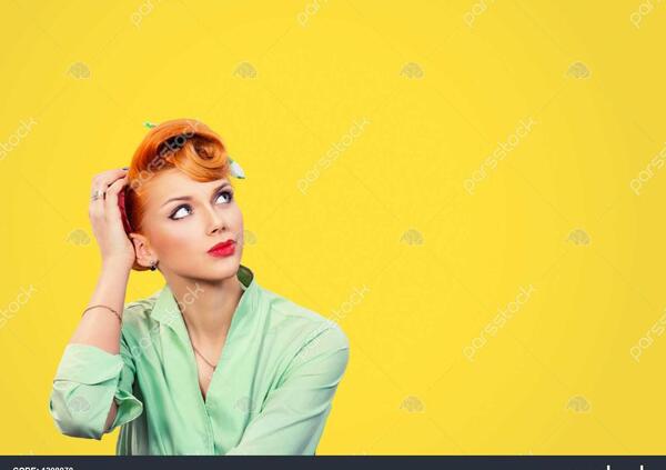 عکس زن در حال تفکر