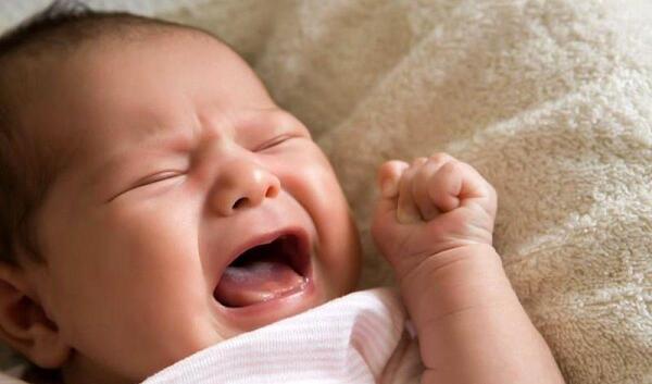 عکس کودک در حال گریه