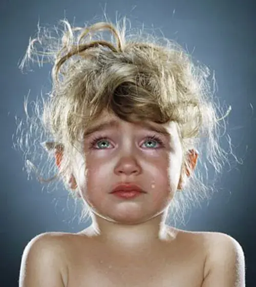 عکس کودک در حال گریه
