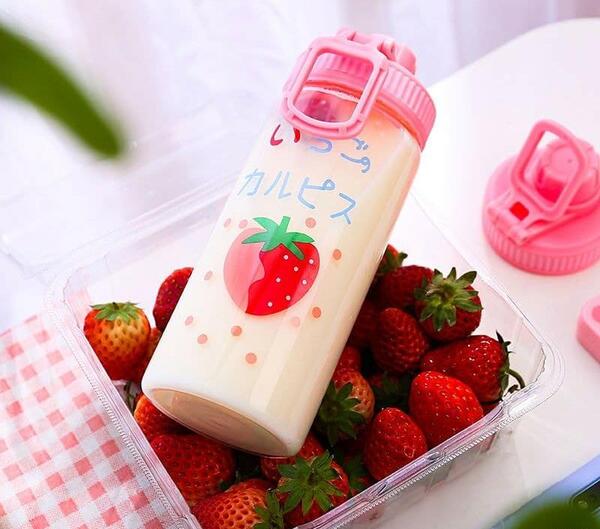 عکس کیوت از توت فرنگی