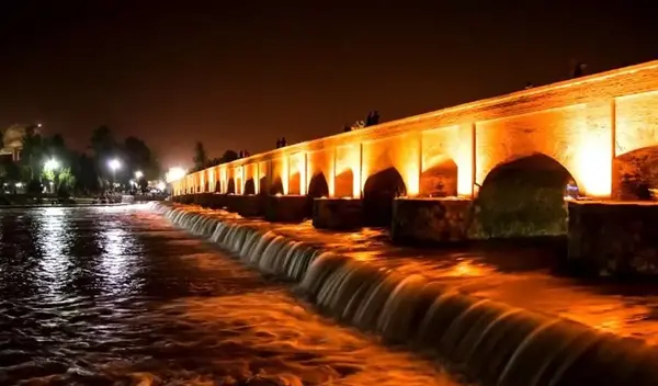 عکس جاهای دیدنی اصفهان در شب