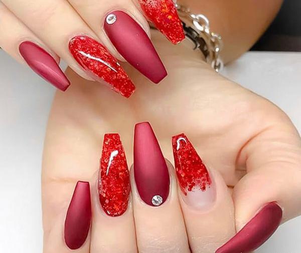 عکس ناخن امبره قرمز