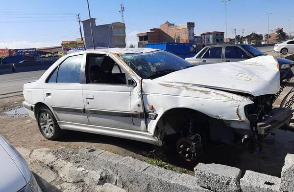 عکس پژو پارس سفید تصادفی