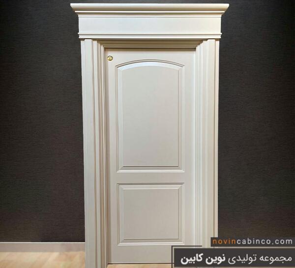عکس در چوبی سفید
