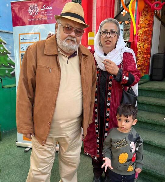 عکس اکبر عبدی با معین
