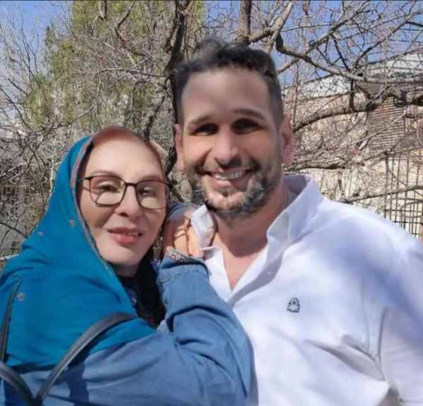 بیوگرافی افسانه بایگان و عکس همسرش