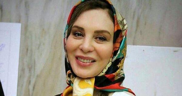 عکس افسانه بایگان با گوشواره شیر و خورشید