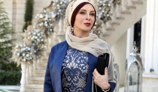 عکس افسانه بایگان با گوشواره شیر و خورشید