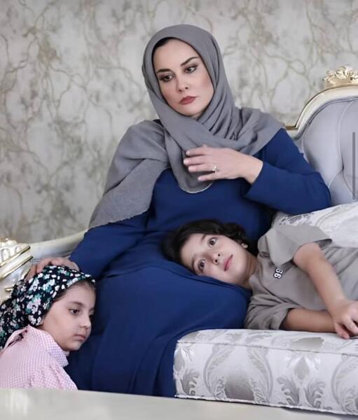 عکس های آشا محرابی و خواهرش