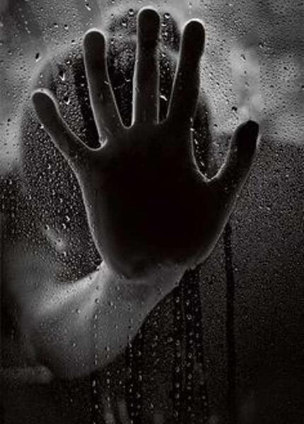 عکس پیش زمینه گوشی غمگین