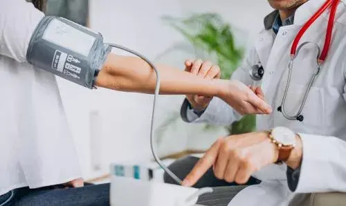 فتوشاپ عکس با لباس پزشکی