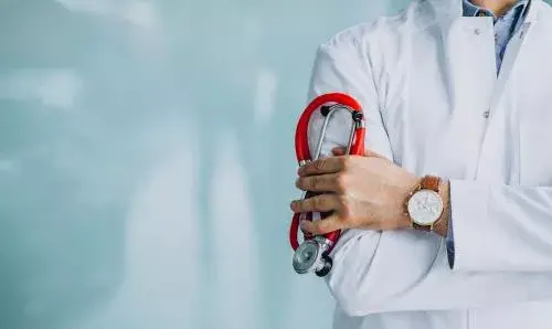 فتوشاپ عکس با لباس پزشکی