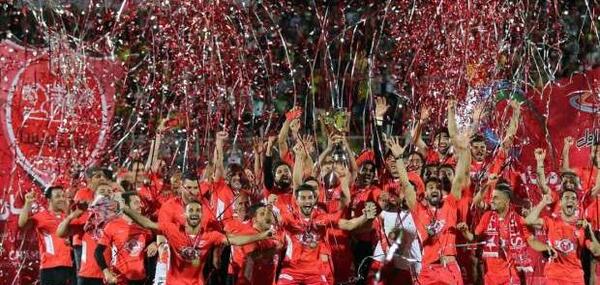 عکس تیم پرسپولیس با جام قهرمانی