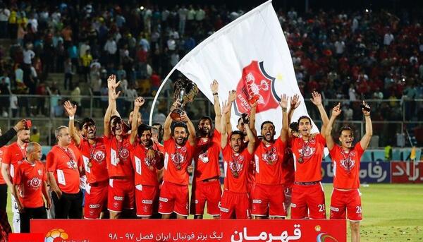 عکس تیم پرسپولیس با جام قهرمانی