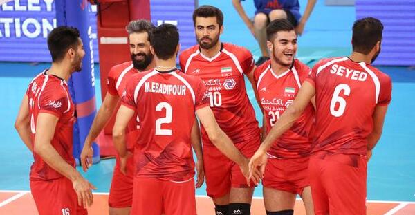 بازیکنان تیم ملی والیبال ایران با عکس