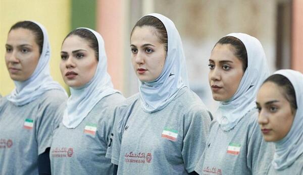 بازیکنان تیم ملی والیبال ایران با عکس