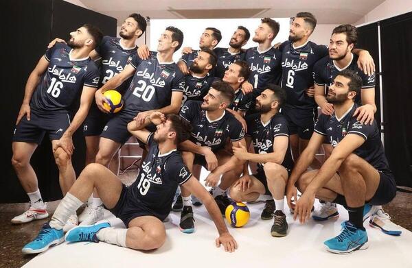 بازیکنان تیم ملی والیبال ایران با عکس
