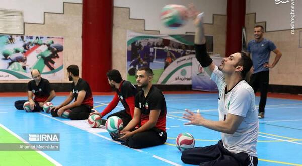 عکس بازیکنان تیم ملی والیبال نشسته