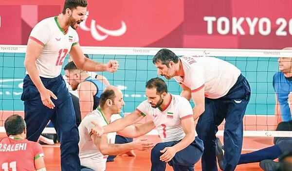 عکس بازیکنان تیم ملی والیبال نشسته