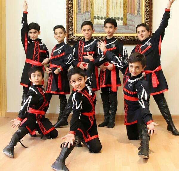 عکس گروه رقص آذری