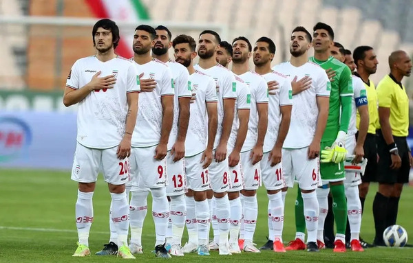 بازیکنان تیم ملی فوتبال ایران با عکس
