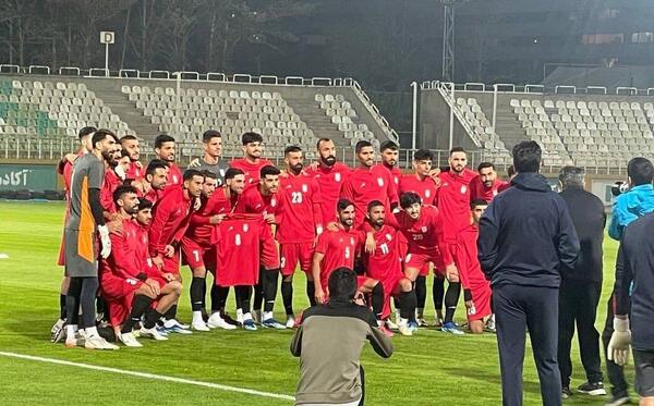 بازیکنان تیم ملی فوتبال ایران با عکس