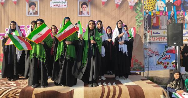 عکس گروه سرود مدرسه