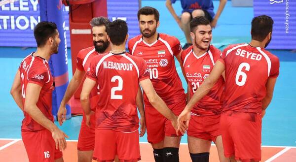 اعضای تیم ملی والیبال ایران با عکس