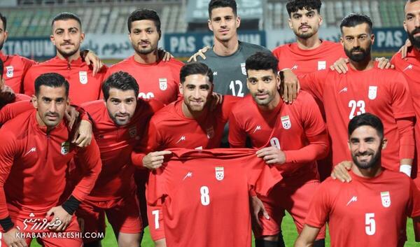 اعضای تیم ملی فوتبال ایران با عکس