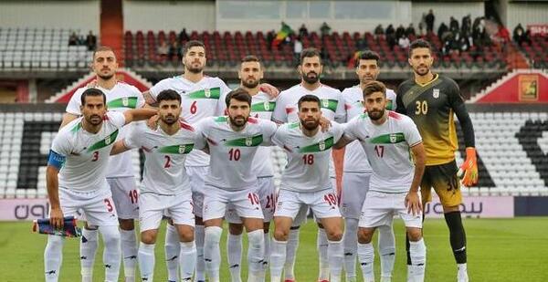 اعضای تیم ملی فوتبال ایران با عکس