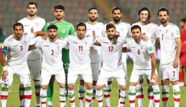 اعضای تیم ملی فوتبال ایران با عکس