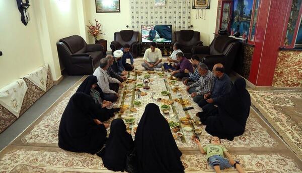 عکس گروه دوستانه مذهبی