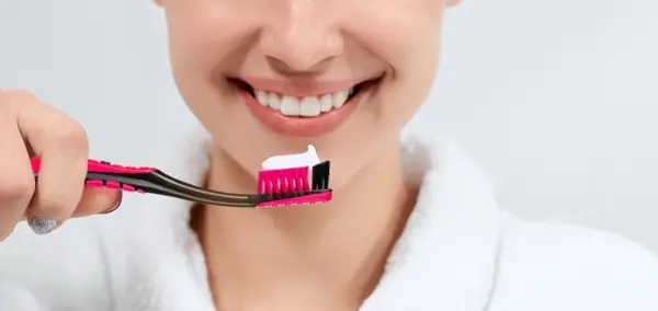 عکس صرفه جویی آب در مسواک زدن