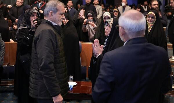 عکس دلجویی از همسر